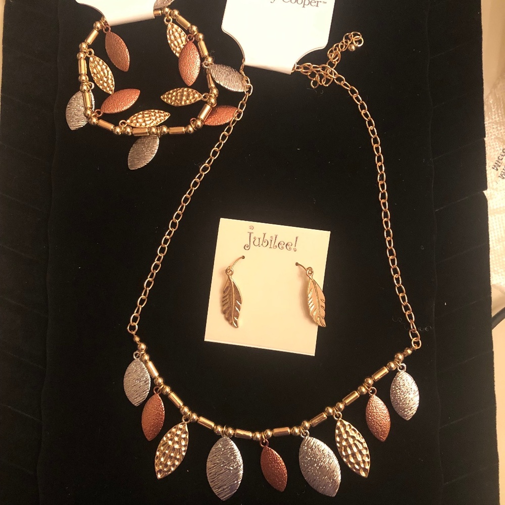 NEW - Leaf Costume Jewelry SET